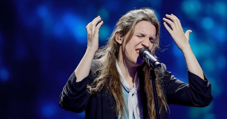“Dois Namorados” é o novo single de Luísa Sobral “Dois Namorados” é o novo single de Luísa Sobral