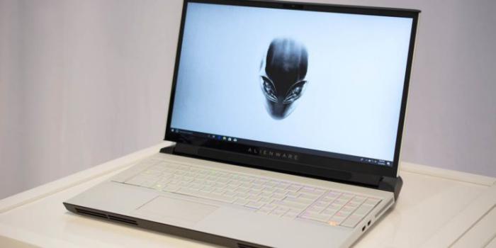 Latitude 7400