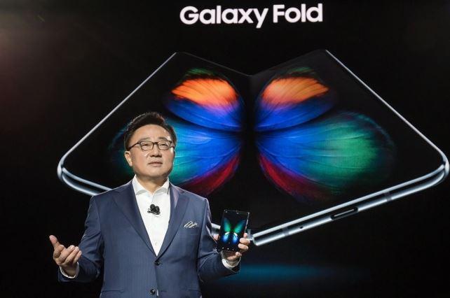 Oficial: Samsung anuncia o relançamento do Galaxy Fold para setembro Oficial: Samsung anuncia o relançamento do Galaxy Fold para setembro
