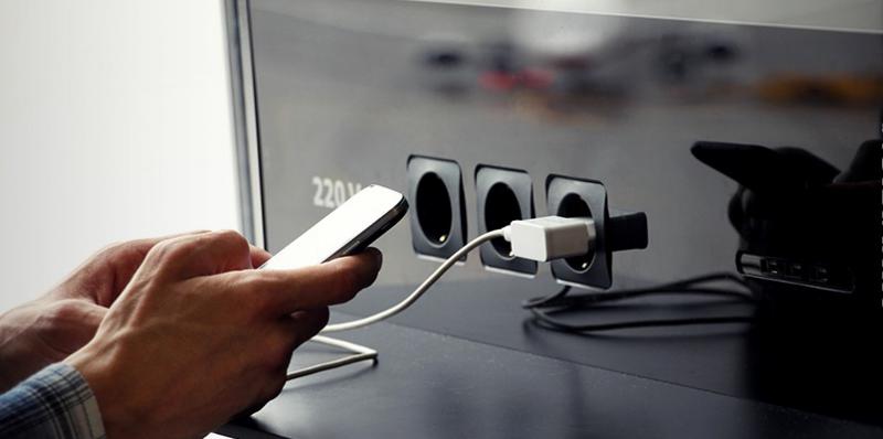 Juice Jacking: Pense bem antes de carregar o seu smartphone num terminal USB público Juice Jacking: Pense bem antes de carregar o seu smartphone num terminal USB público
