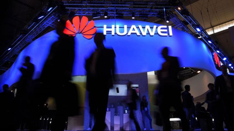 Huawei requer patente para smartphone com câmara giratória, bem ao estilo do ZenFone 6 Huawei requer patente para smartphone com câmara giratória, bem ao estilo do ZenFone 6