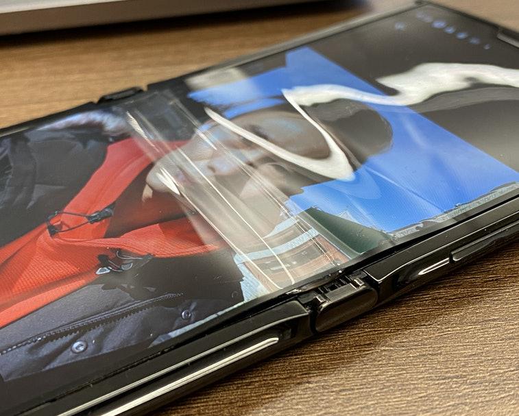 O inevitável aconteceu: 1 semana de uso e Motorola RAZR aparece com ecrã destruido O inevitável aconteceu: 1 semana de uso e Motorola RAZR aparece com ecrã destruido