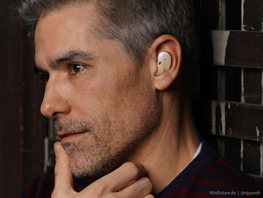 Samsung prepara novos Galaxy Buds com design no mínimo “estranho” Samsung prepara novos Galaxy Buds com design no mínimo “estranho”