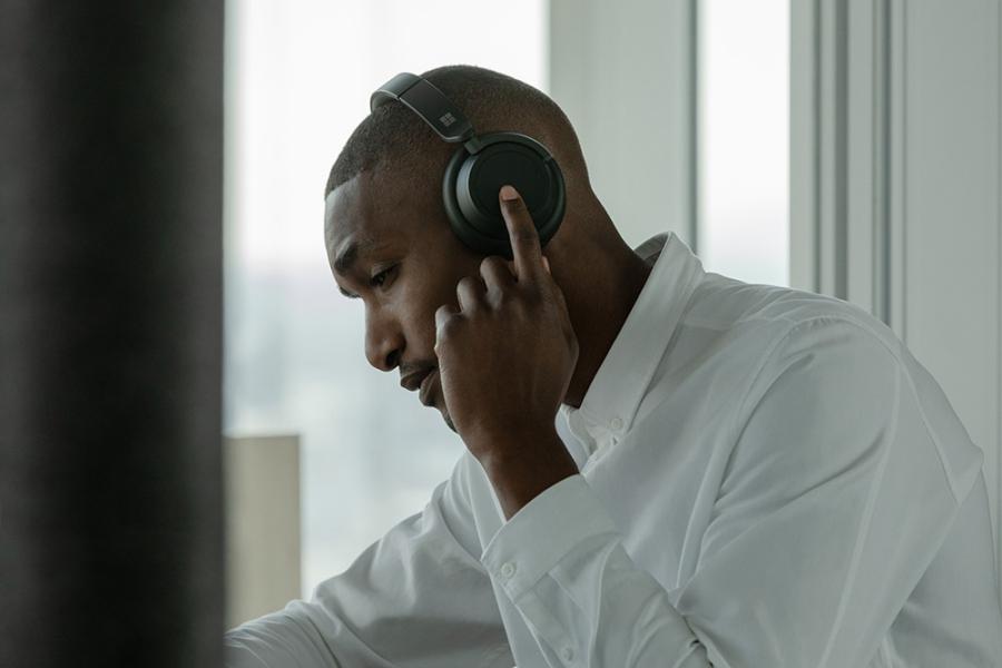 Microsoft revela os novos Surface Headphones 2 e Surface Earbuds Microsoft revela os novos Surface Headphones 2 e Surface Earbuds