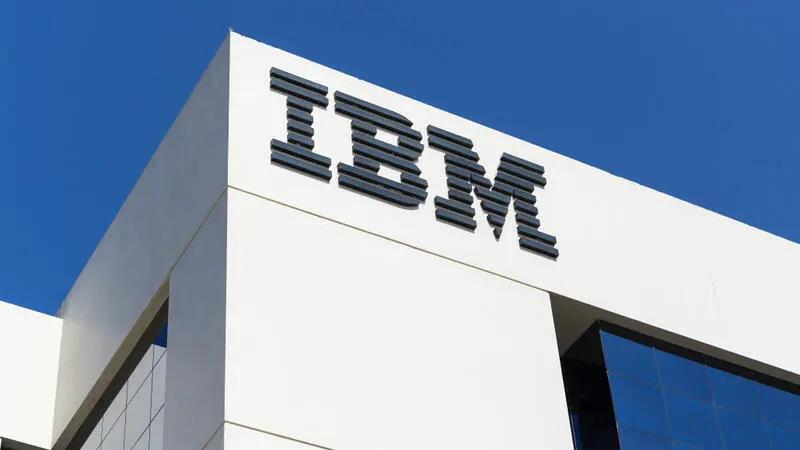 IBM também anuncia o despedimento de milhares de funcionários IBM também anuncia o despedimento de milhares de funcionários