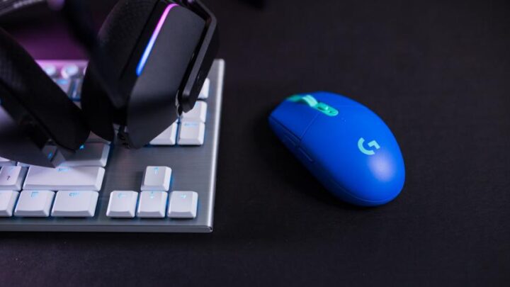 Logitech G733