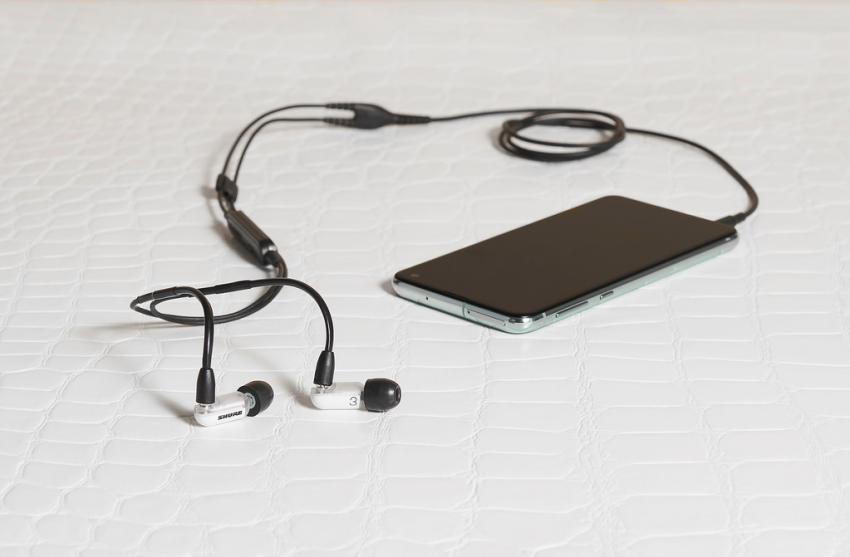 SHURE anuncia três novos auriculares In-Ear AONIC SHURE anuncia três novos auriculares In-Ear AONIC