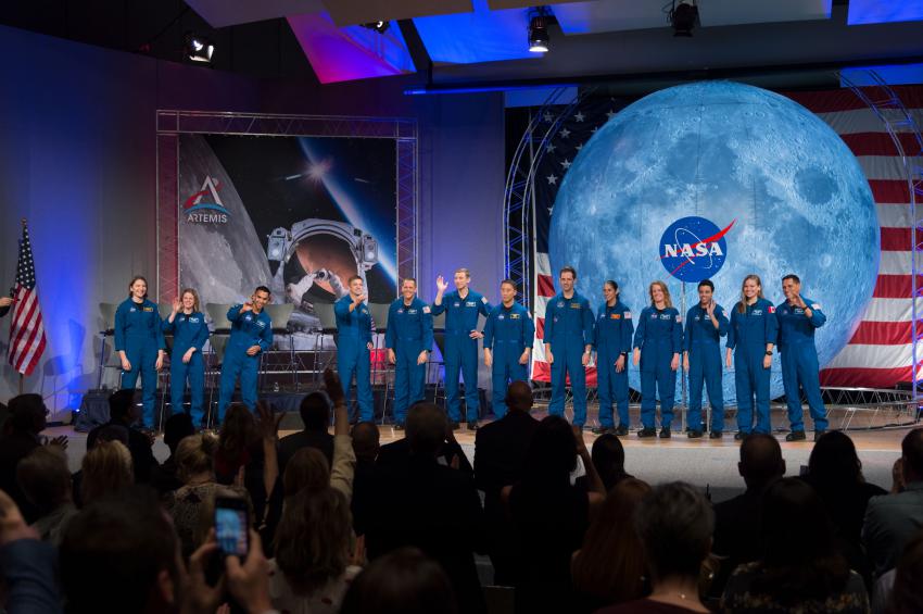 NASA revela os astronautas que vão à lua em 2024 NASA revela os astronautas que vão à lua em 2024