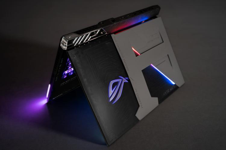 Asus ROG cria portátil gaming personalizado para o skateboarder Nyjah Huston Asus ROG cria portátil gaming personalizado para o skateboarder Nyjah Huston