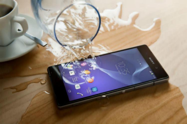 O meu smartphone caiu na água, o que fazer? O meu smartphone caiu na água, o que fazer?