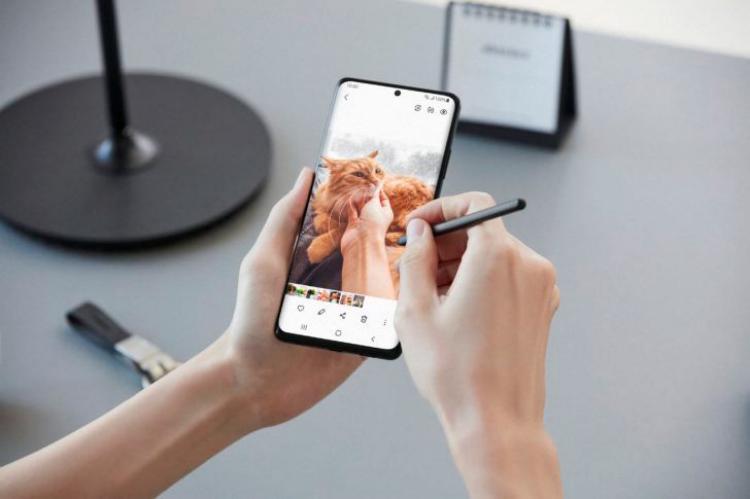 Samsung prepara-se para abandonar o Android em favor do Fuchsia OS (da Google) Samsung prepara-se para abandonar o Android em favor do Fuchsia OS (da Google)
