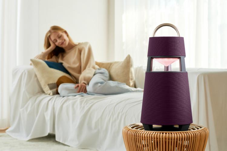 LG anuncia a nova XBoom 360 com design inovador LG anuncia a nova XBoom 360 com design inovador