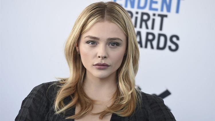 Mother/Android, com Chloë Grace Moretz, estreia hoje na Netflix Mother/Android, com Chloë Grace Moretz, estreia hoje na Netflix