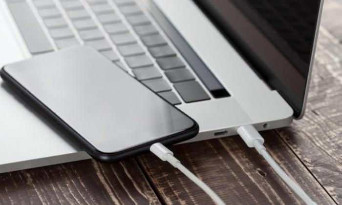 Posso utilizar o carregador USB-C do meu portátil para carregar o smartphone? Posso utilizar o carregador USB-C do meu portátil para carregar o smartphone?