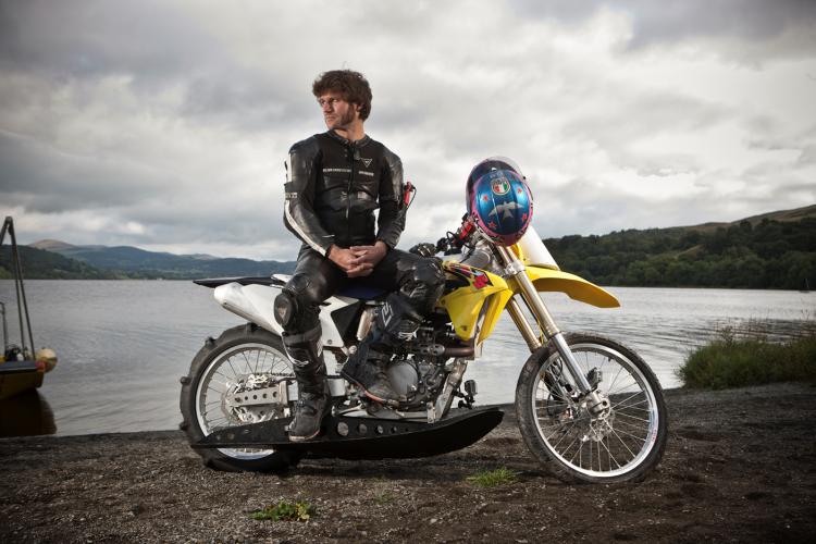 A Toda Velocidade: Nova série com Guy Martin estreia hoje na televisão em Portugal A Toda Velocidade: Nova série com Guy Martin estreia hoje na televisão em Portugal