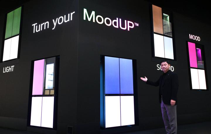 LG Electronics anuncia o MoodUP: Um frigorífico com portas equipadas com painéis LED LG Electronics anuncia o MoodUP: Um frigorífico com portas equipadas com painéis LED