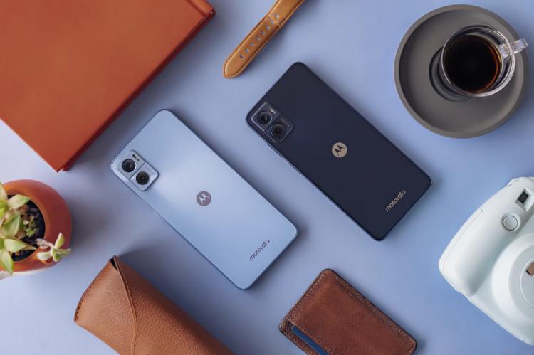 Motorola anuncia os Moto e22 e e22i para o mercado global com foco no baixo preço Motorola anuncia os Moto e22 e e22i para o mercado global com foco no baixo preço