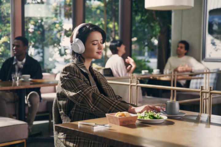 Sony anuncia dois novos auscultadores para os amantes de música em movimento Sony anuncia dois novos auscultadores para os amantes de música em movimento